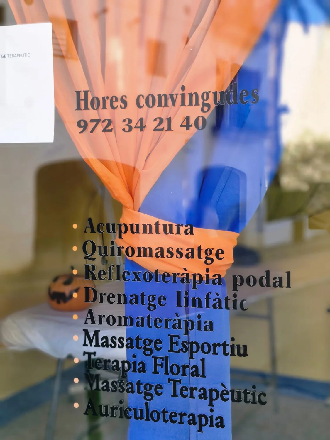 Escaparate del Centre de Quiromassatge i Acupuntura